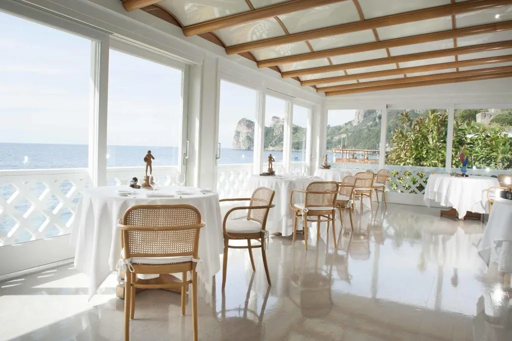 Terrace, Taverna Del Capitano, Naples
