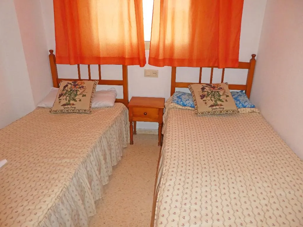 APARTMENT CAPACITY 6 TWO BEDROOMS Room, Jardines de Gandia VI - VIII 3000, Valencia