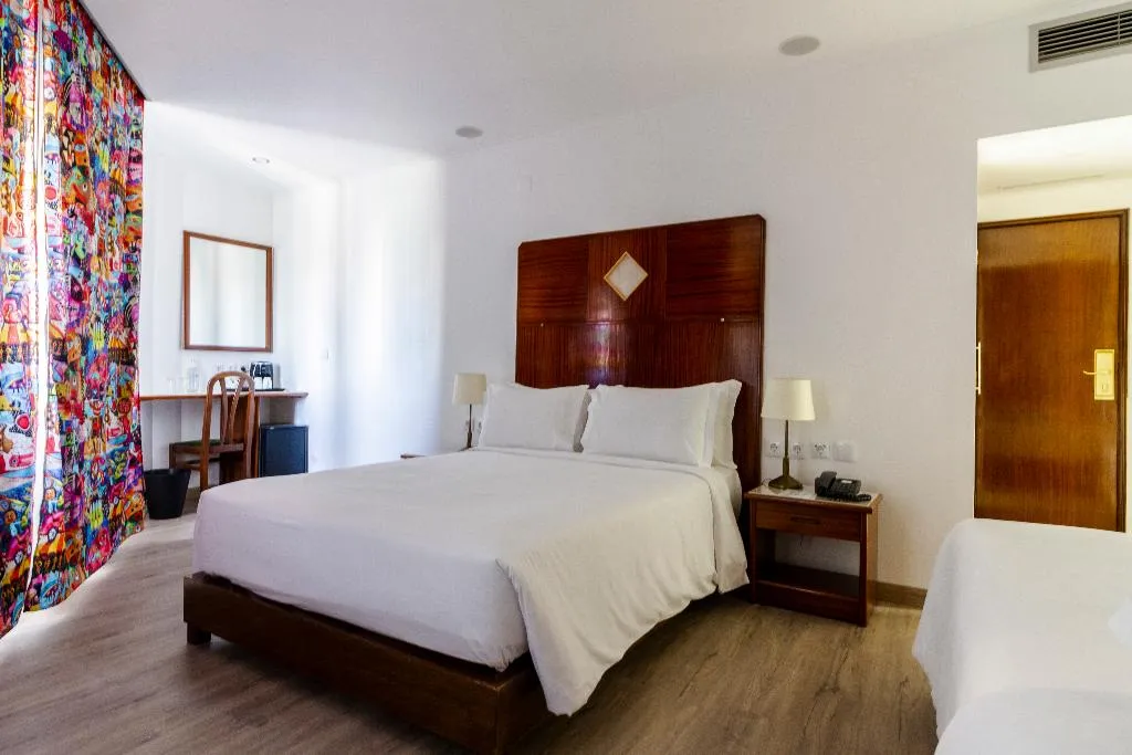 TRIPLE STANDARD Room, A.S. Lisboa, Lisbon