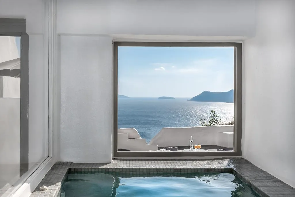 SUITE WITH JACUZZI Room, Caldera Premium Villas, Santorini
