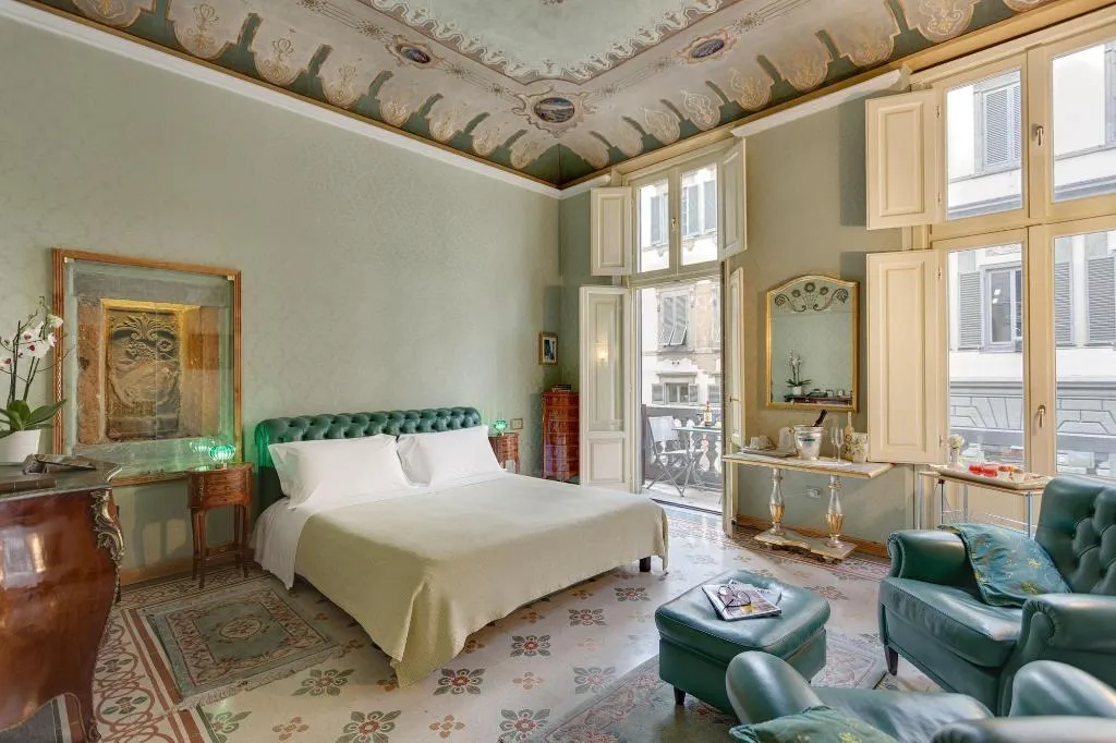 Room, Cavour 10, Florence