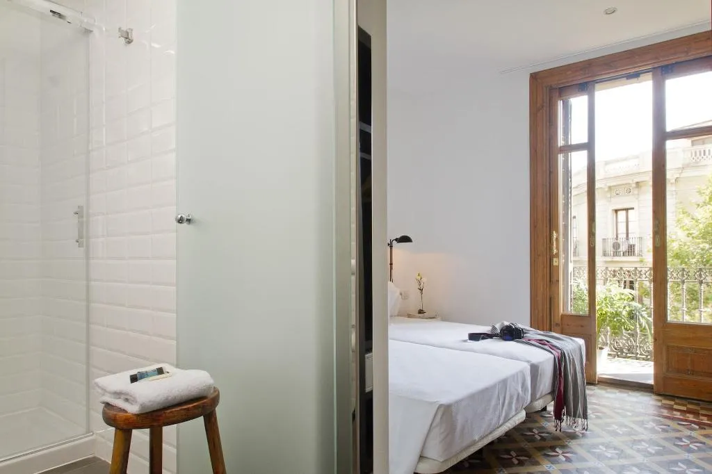Room, Som Nit Triomf, Barcelona