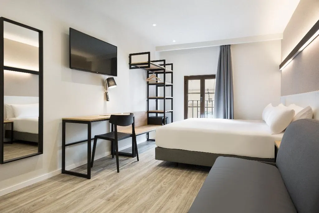 TRIPLE STANDARD Room, Acta bcn 40, Barcelona