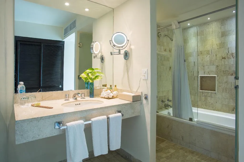 TWIN WITH BALCONY WITH VIEWS Room, Dreams Sands Cancun, Cancun Area