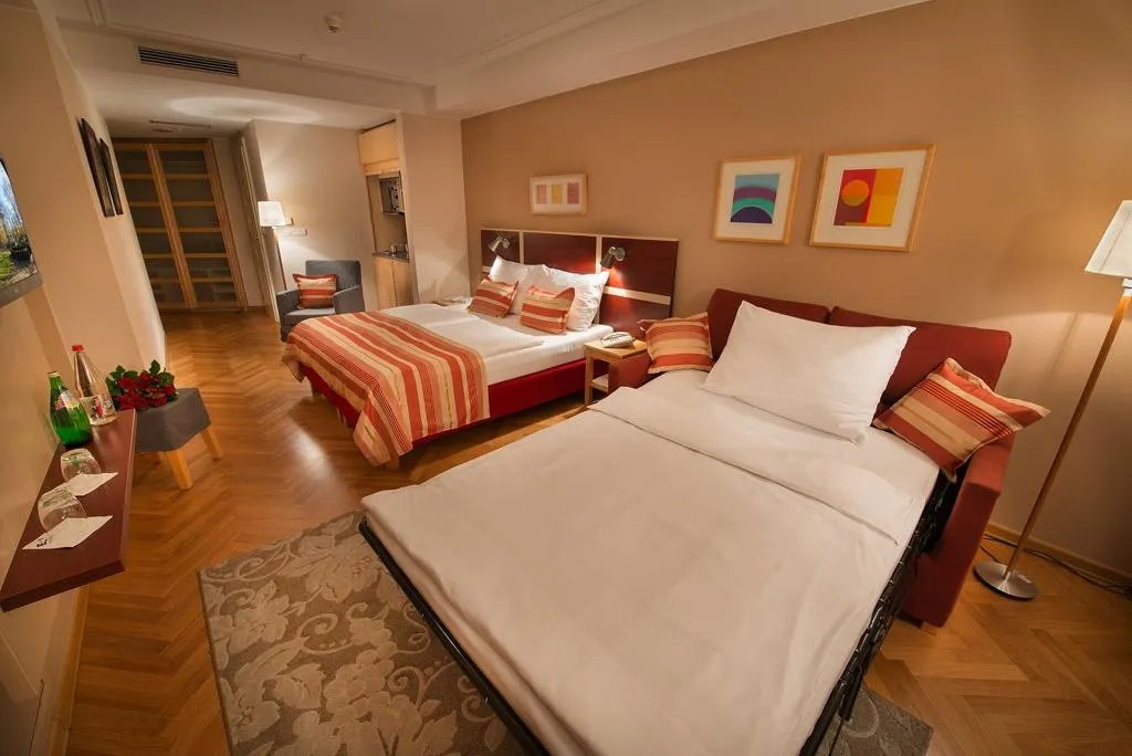 STUDIO CAPACITY 4 Room, EA Hotel Julis, Prague