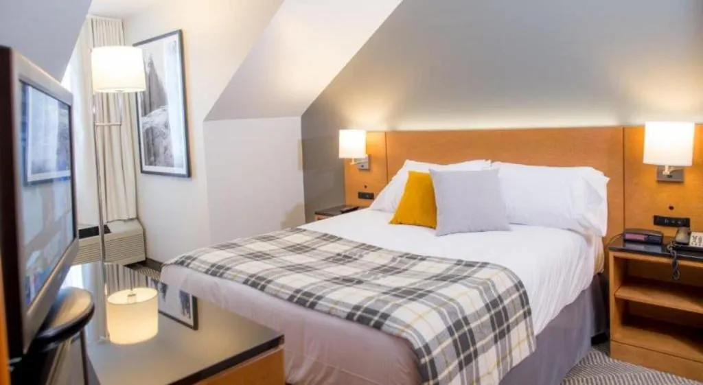DOUBLE ONE BEDROOM Room, Lodge de la Montagne, Montreal