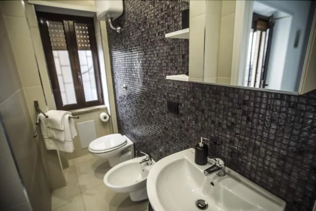 Room, B&B Locanda Mediterranea, Naples