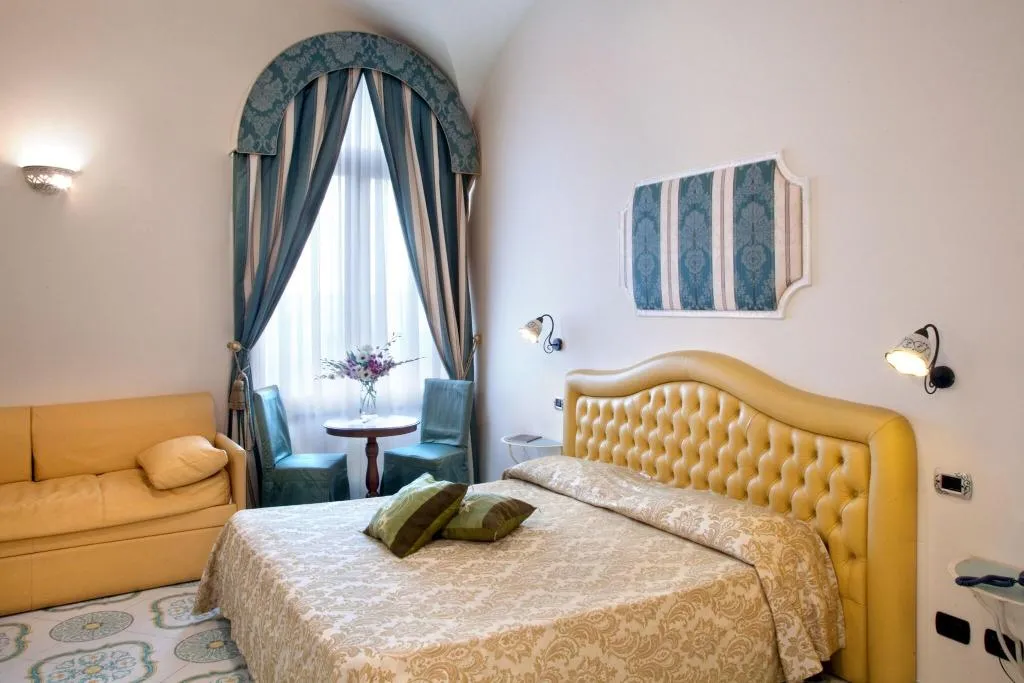 DOUBLE DELUXE Room, L'Antico Convitto, Naples