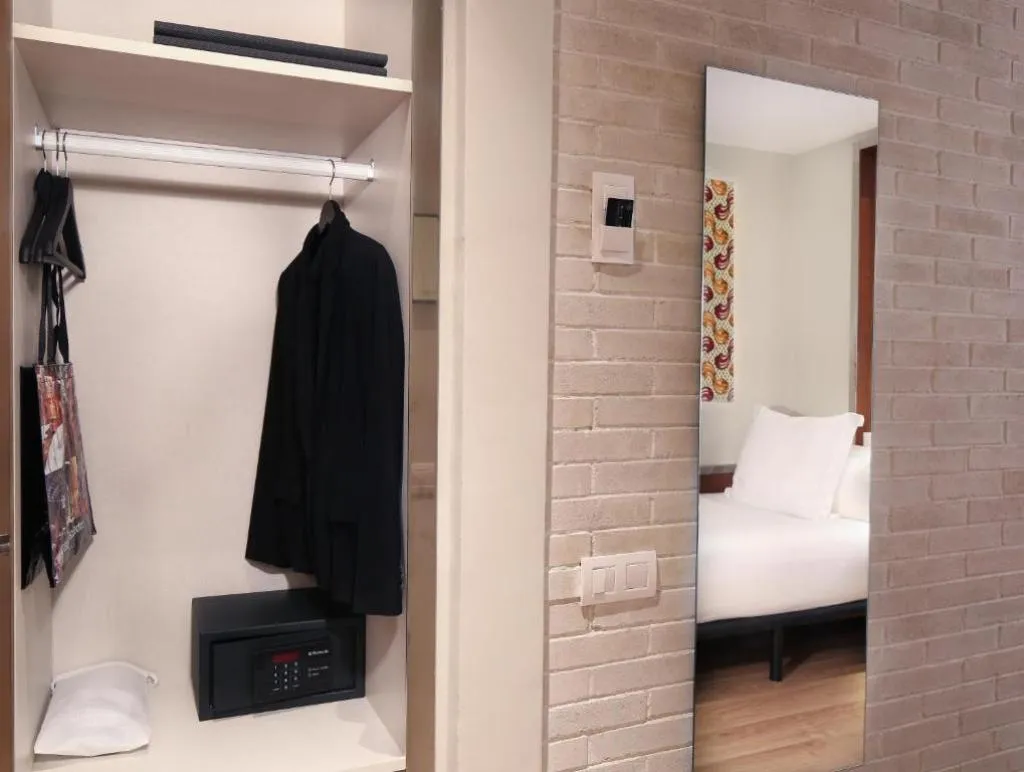 SINGLE STANDARD Room, Balmes, Barcelona