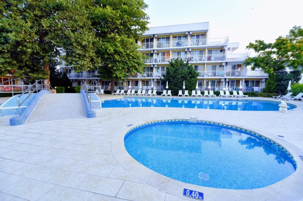 Pool, Kaliopa, Varna