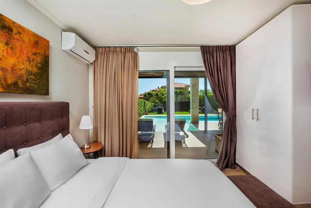 VILLA FOUR BEDROOMS WITH PRIVATE POOL Room, Sunny Villas and Spa, Halkidiki