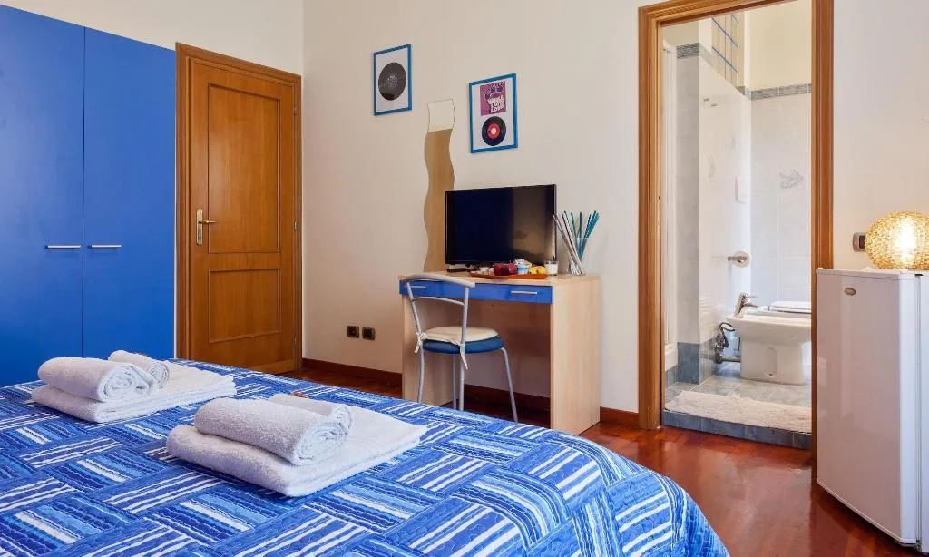 Room, Music Guesthouse Bed And Breakfast, Naples