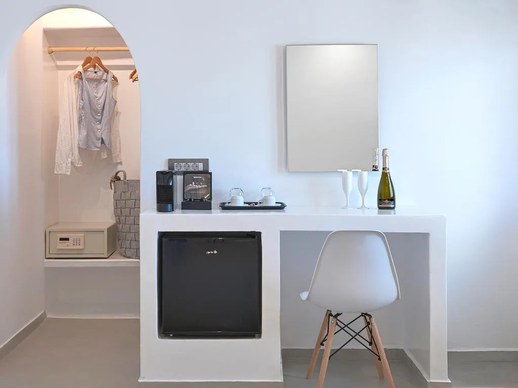 SUITE Accessible Room, Tatakis Design Hotel, Fira, Santorini