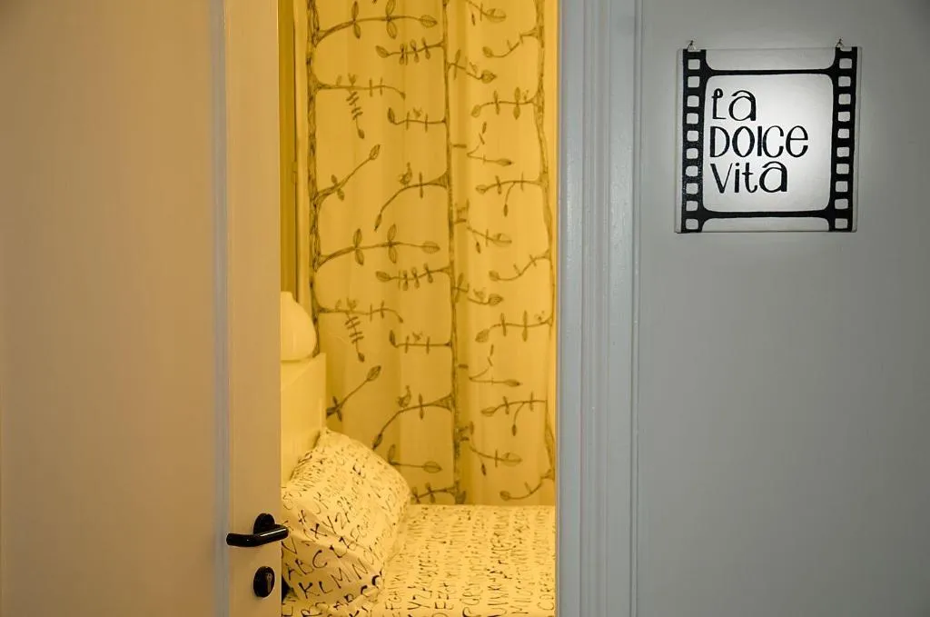 Room, Lost In Trastevere, Rome