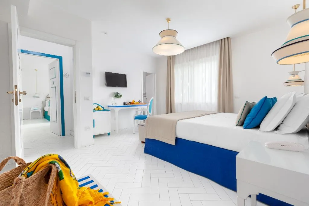 Room DELUXE ONE BEDROOM Room, Alimuri Bay Resort, Naples