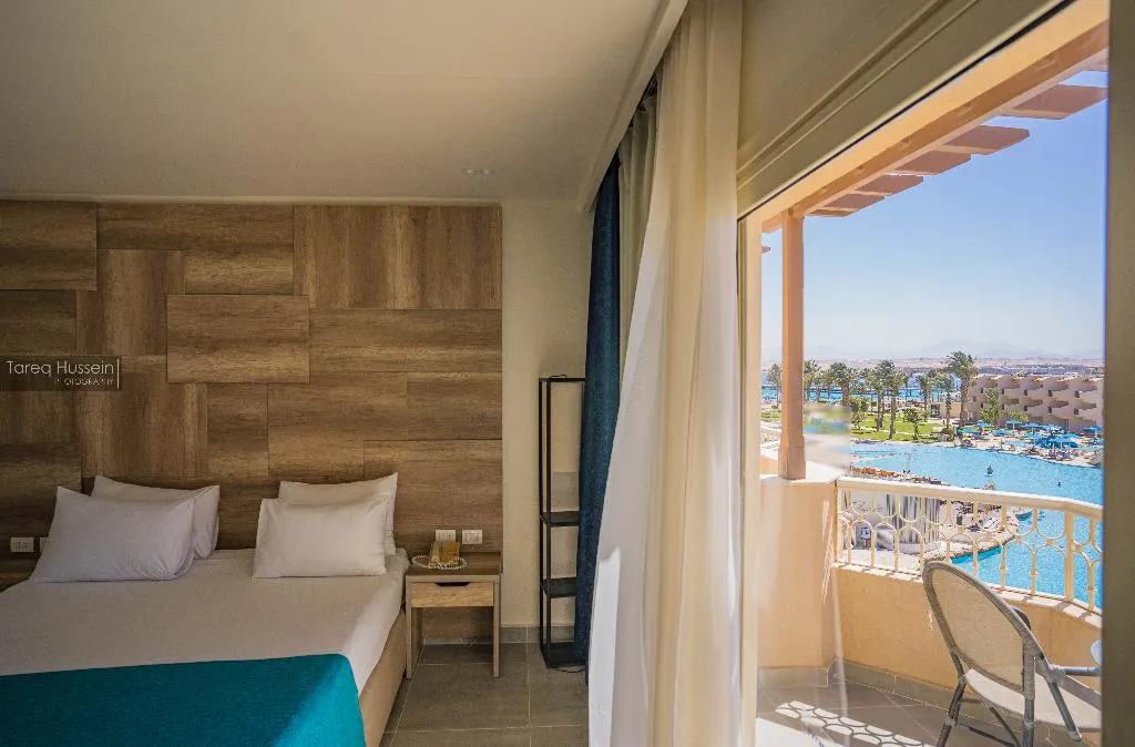 DOUBLE DELUXE SIDE SEA VIEW Room, Pyramisa Beach Resort Sahl Hasheesh, Red Sea Riviera
