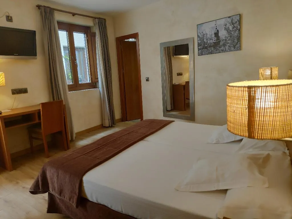 DOUBLE TWO BEDS Room, Las Leyendas, Madrid