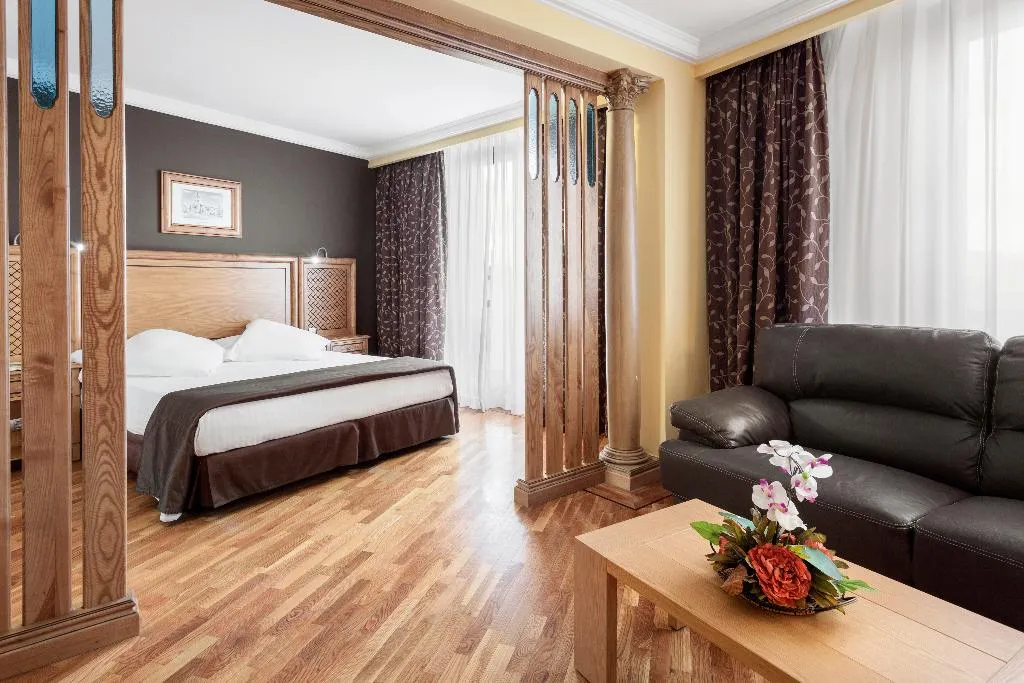 JUNIOR SUITE STANDARD Room, Exe Doña Carlota, Madrid