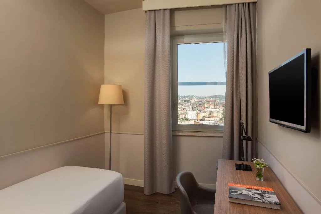 FAMILY ROOM CAPACITY 3 Room, NH Napoli Panorama, Naples