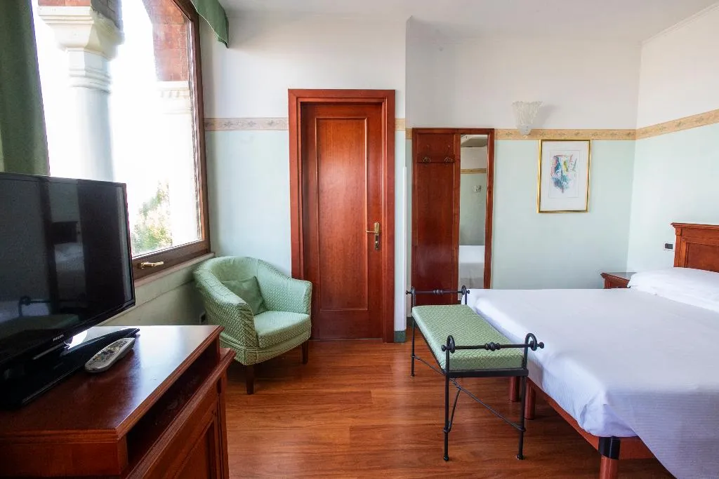 DOUBLE CLASSIC WITH BALCONY Room, Russo Palace, Venice