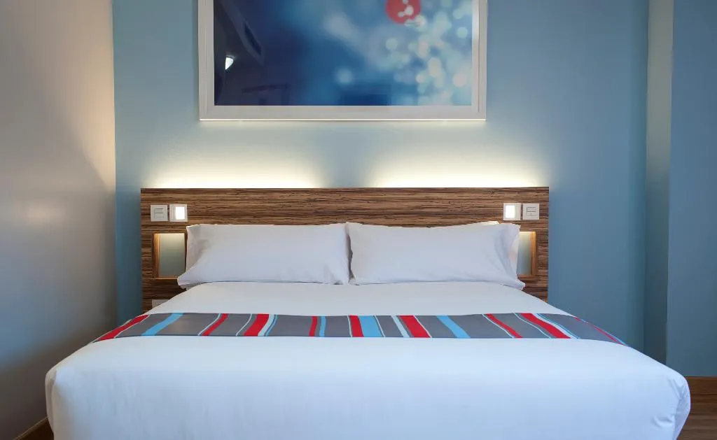 DOUBLE CAPACITY 1 Room, Travelodge Valencia Aeropuerto, Valencia