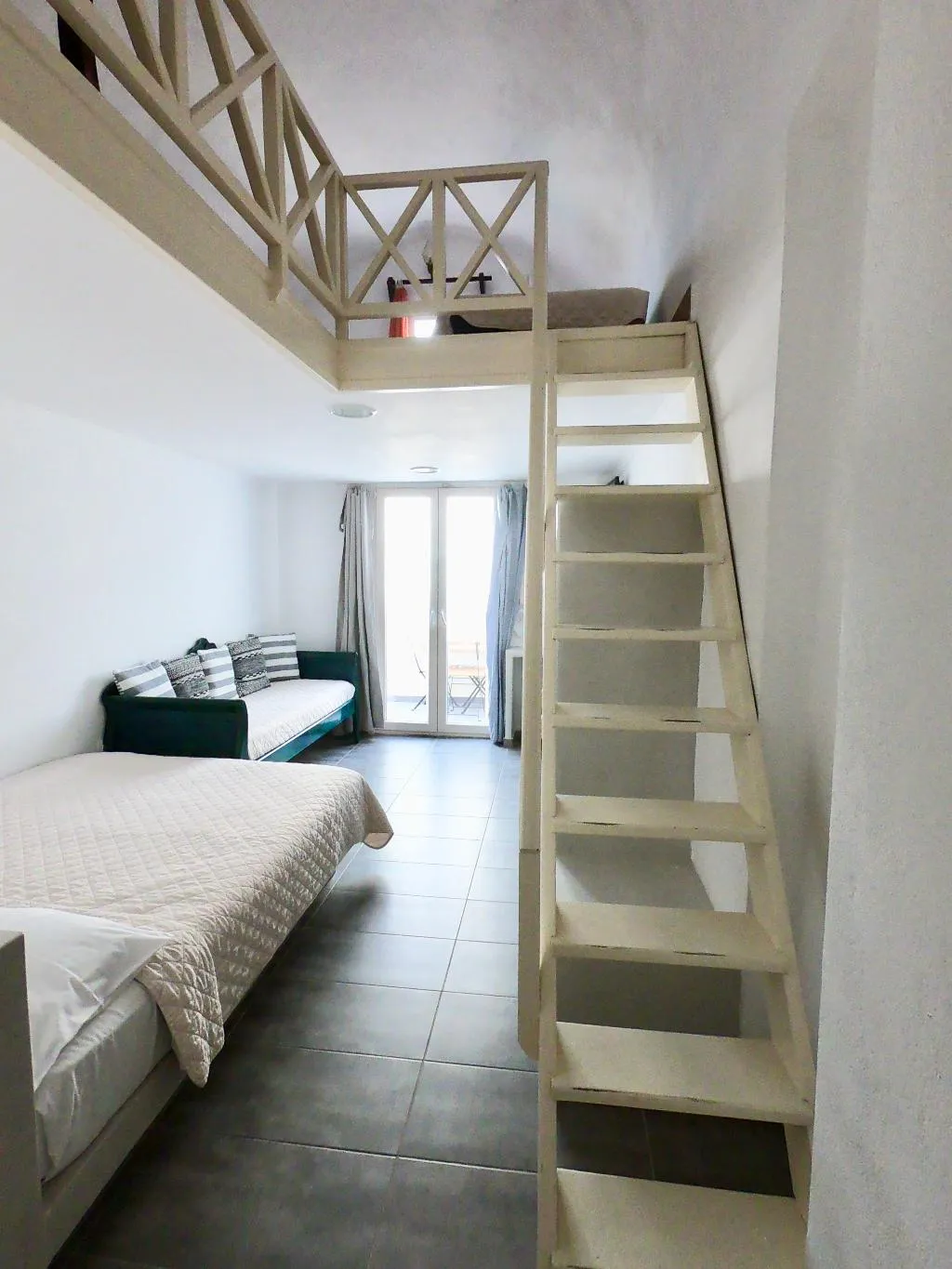 APARTMENT DELUXE Room, Anny Studios Perissa Beach, Santorini