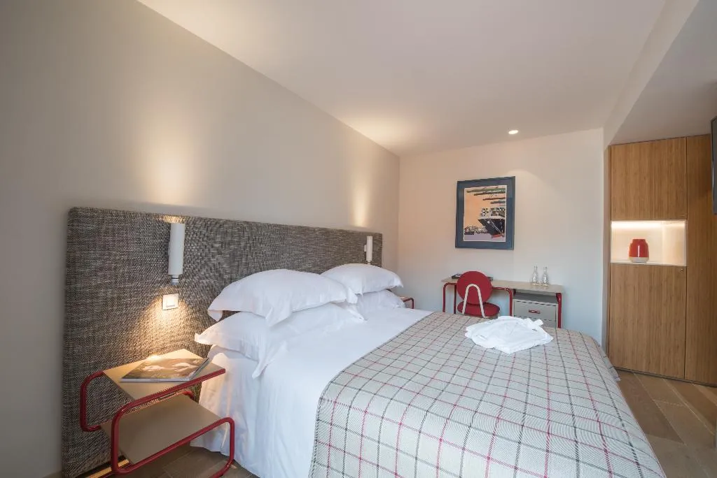 SINGLE PREMIUM Room, The Editory House Ribeira Hotel, Porto
