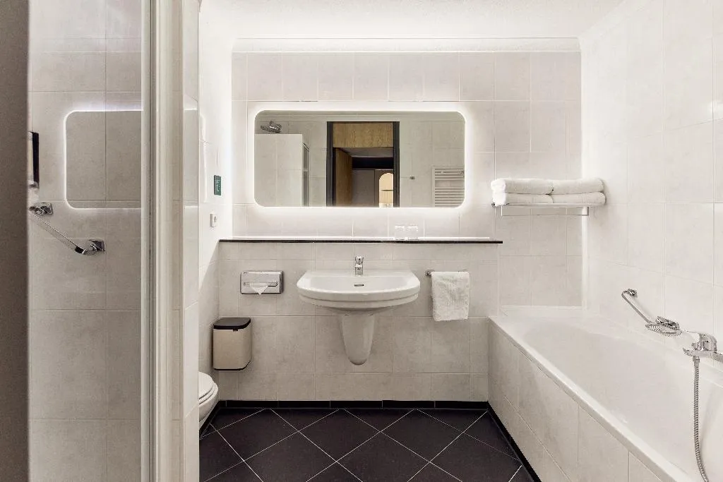 TWIN LUXURY Room, Van der Valk Hotel Volendam, Amsterdam