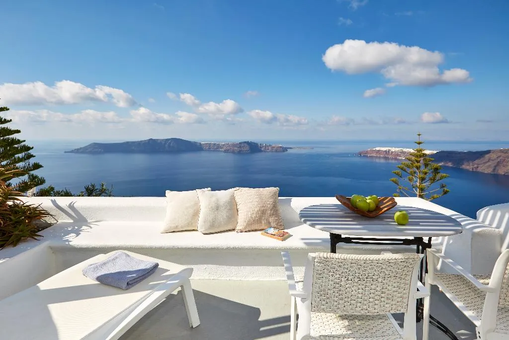 JUNIOR SUITE STANDARD Room, Andromeda Villas, Santorini