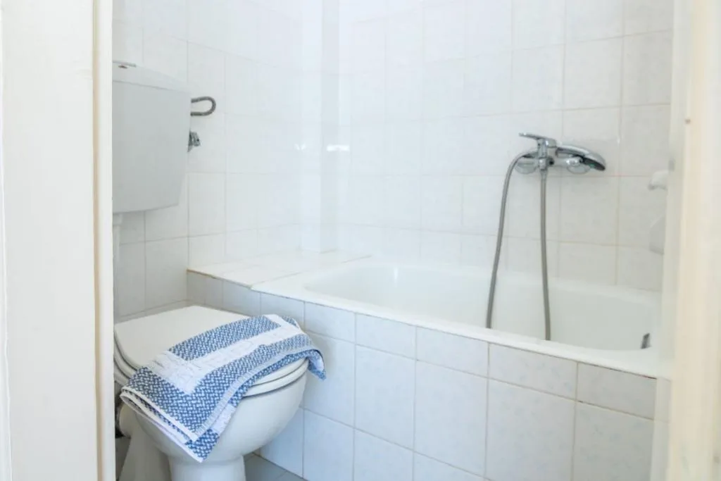 Room, Orestis, Crete