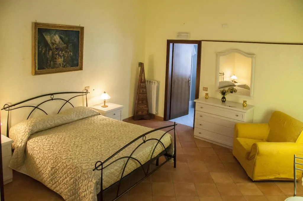 Room, Residence Confalone, Naples