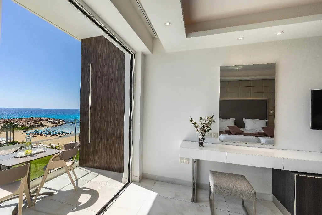 TWIN SEA VIEW Room, Chrysomare Beach Hotel & Resort, Cyprus