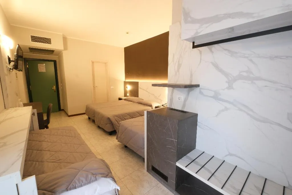 QUADRUPLE STANDARD Room, Mistral, Milan