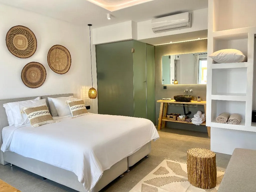SUITE DELUXE POOL VIEW Room, Mykonos Dot Suites, Mykonos