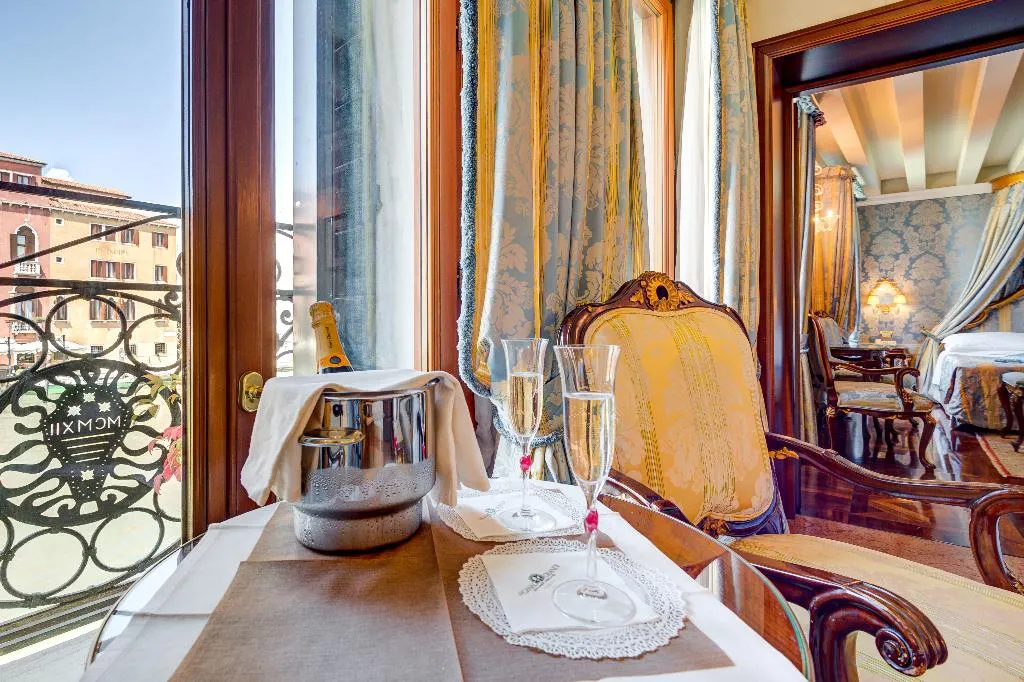 SUITE CANAL VIEW Room, Canal Grande, Venice