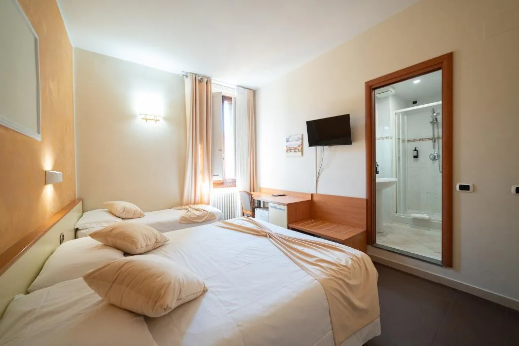 FAMILY ROOM STANDARD Room, Angelica, Florence