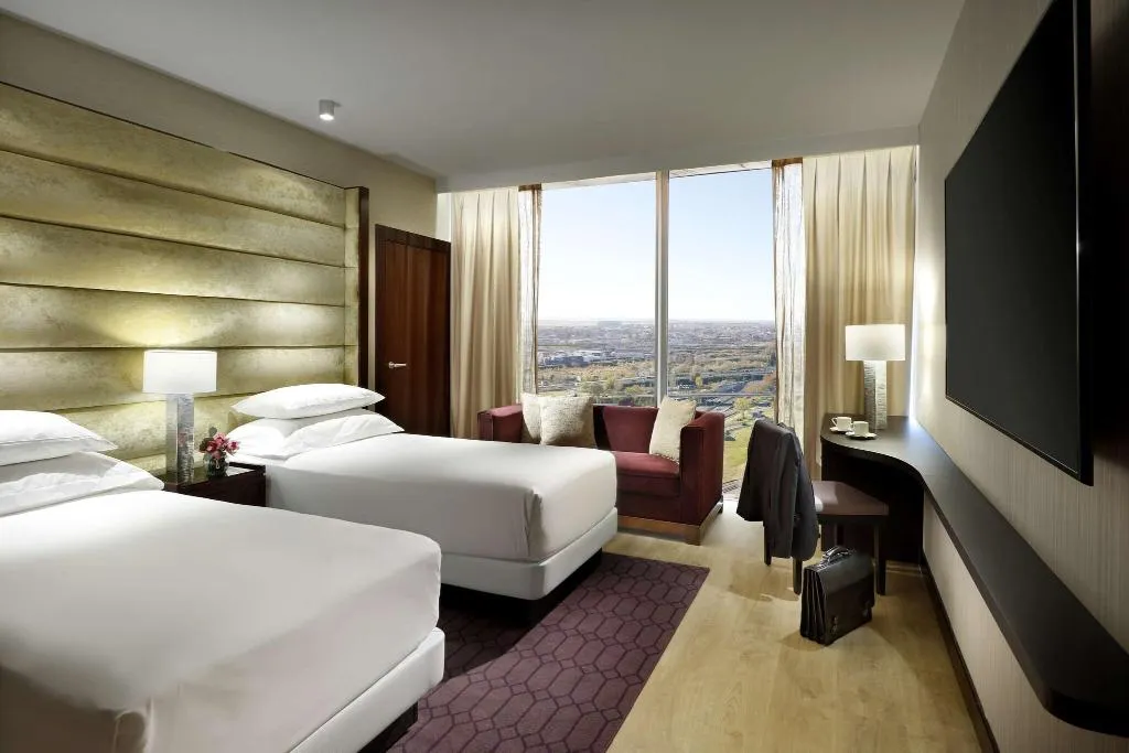 FAMILY ROOM KING SIZE BED Room, Hyatt Regency Barcelona Tower, Barcelona