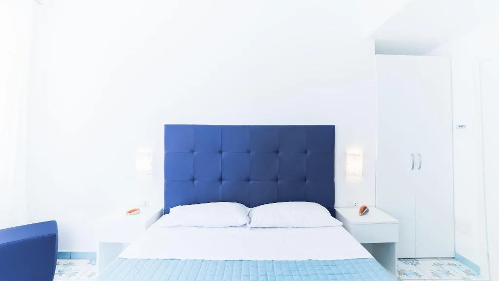 Room, La Casa Di Aurora, Naples