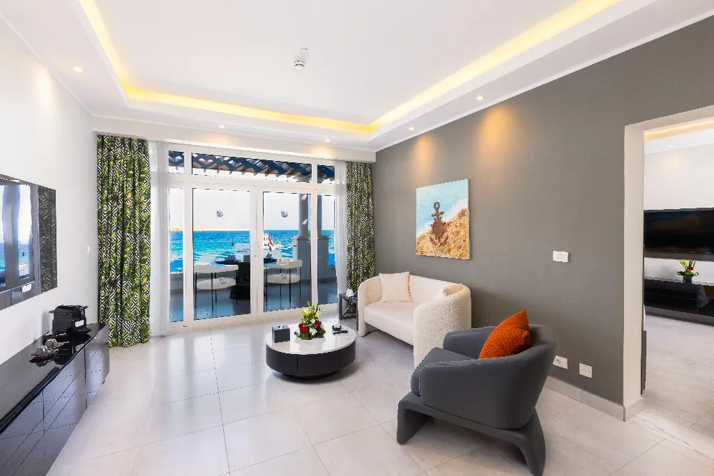 JUNIOR SUITE BEACH FRONT Room, Naama Bay Suites & Spa, Red Sea Riviera