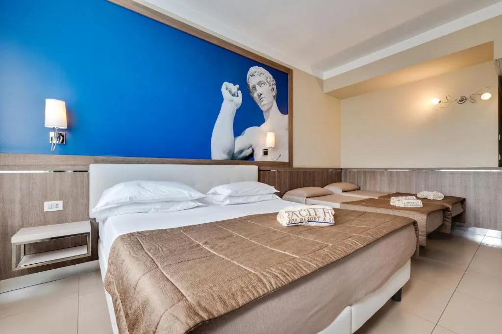 FAMILY ROOM STANDARD Room, Eracle Hotel, Naples