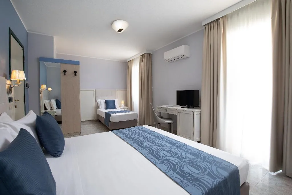 TRIPLE WITH BALCONY Room, Rosa dei Venti, Cagliari