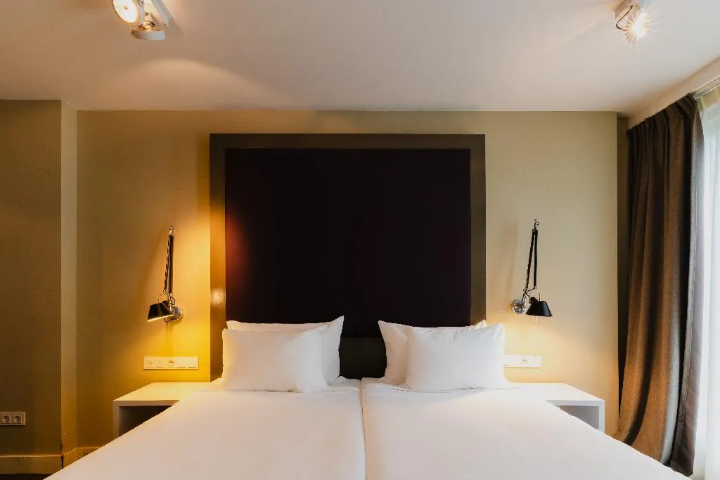 QUADRUPLE STANDARD Room, Hotel Roemer, Amsterdam