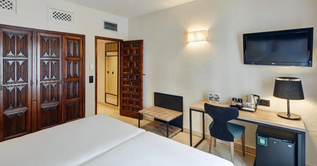 TWIN CLASSIC WITH VIEWS Room, Sercotel Alfonso VI, Madrid