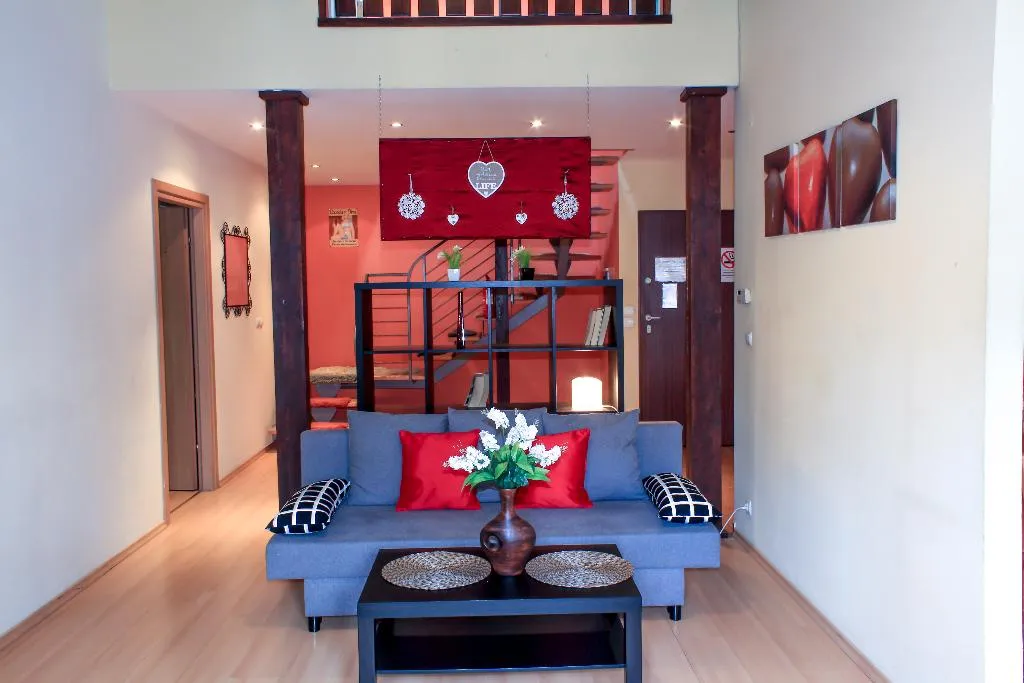 APARTMENT CAPACITY 8 THREE BEDROOMS Room, Old Town Apartments Slawkowska, Krakow