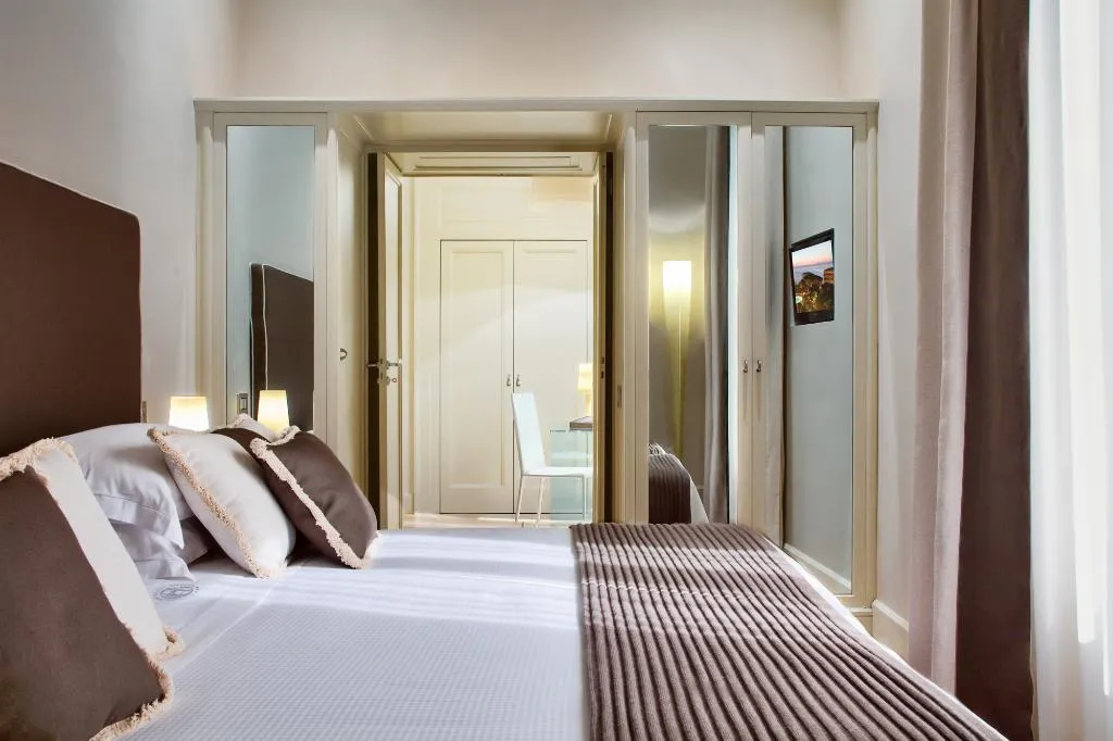 VILLA THREE BEDROOMS Room, Grand Hotel Excelsior Vittoria Spa, Naples