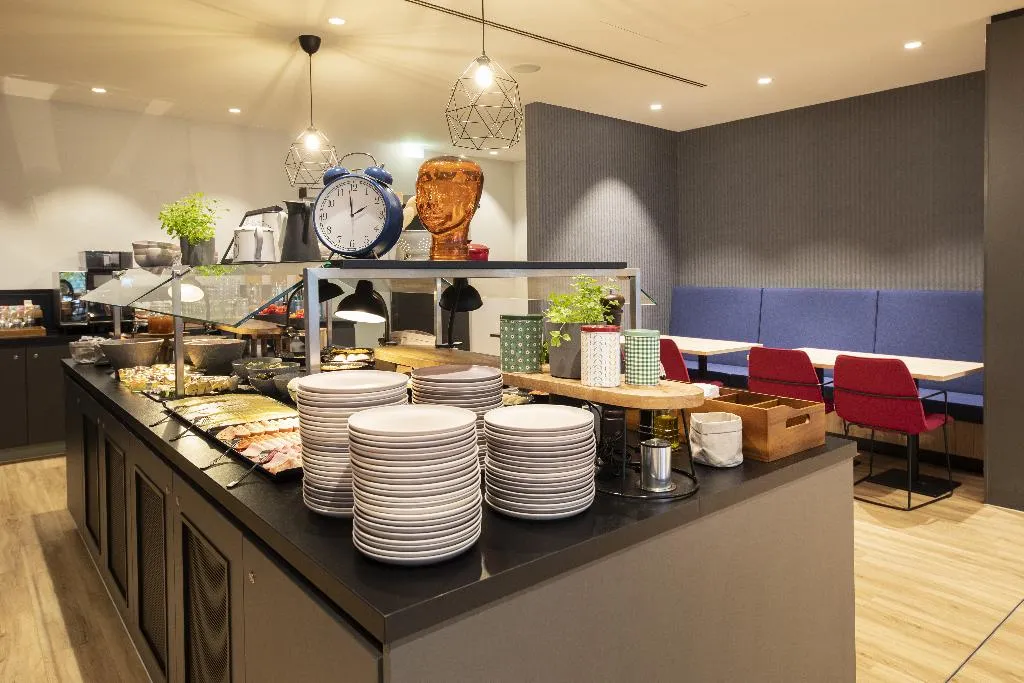Restaurant, LOGINN Hotel Berlin Airport, Berlin