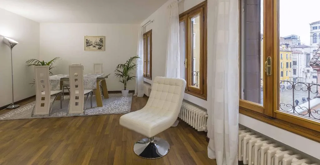 APARTMENT TWO BEDROOMS Room, Palazzo Paruta, Venice