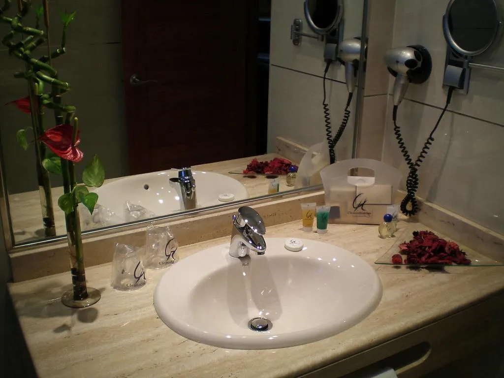 DOUBLE STANDARD Room, Clement Barajas, Madrid