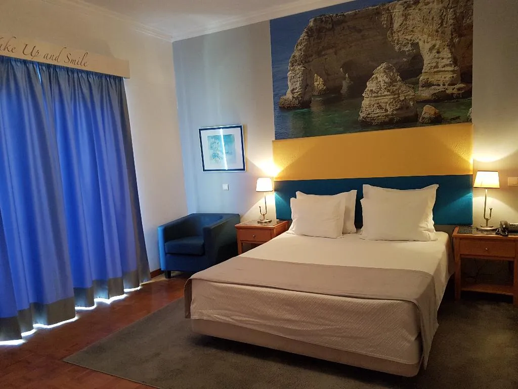 TRIPLE SIDE SEA VIEW Room, Hotel Maritur - Adults Only by Pierre & Vacances, Algarve