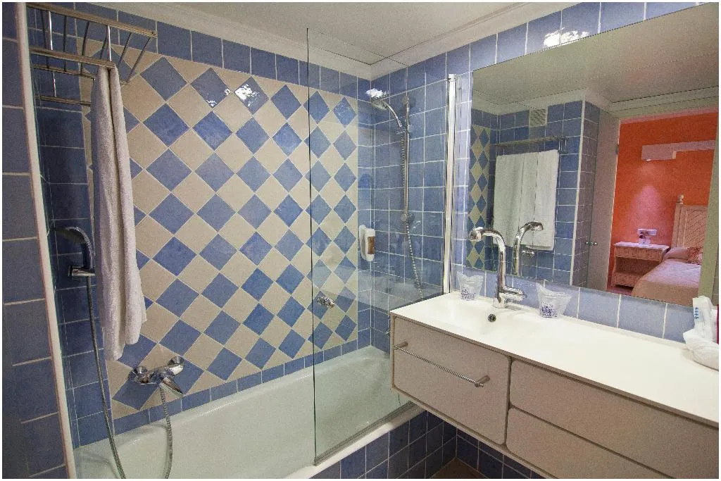 APARTMENT CAPACITY 6 TWO BEDROOMS Room, Royal Son Bou Family Club, Menorca